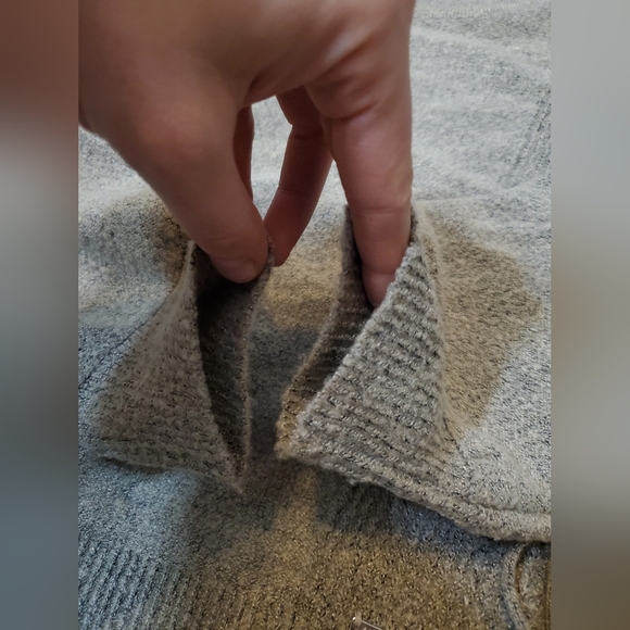 NWOT Adrienne Vittadini greyish tan sweater. Fringe. Size L. Boho. - Picture 6 of 12